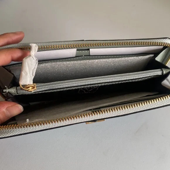 Victoria’s secret the victoria palm croc wallet mint green NWT clutch - Picture 4 of 4